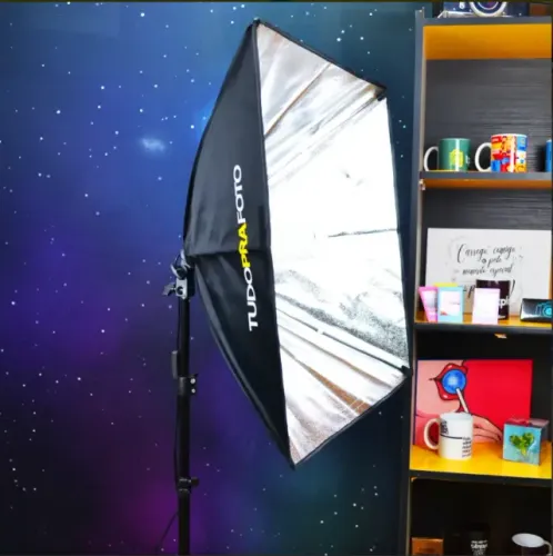 Softbox tamanho 60 x 60 e tripé 2 metros - Não acompanha a lâmpada