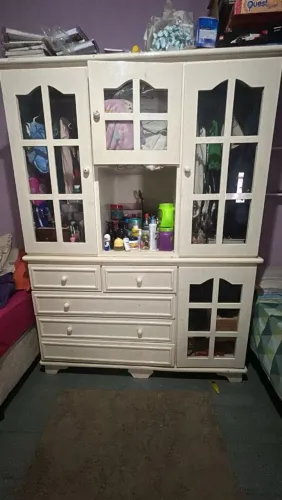 Vende se conjunto de guarda roupa e cômoda infantil.