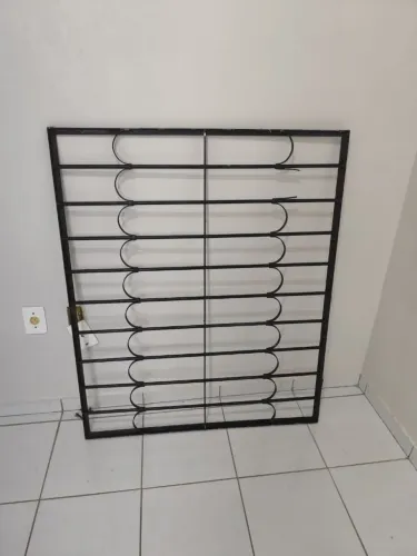 2 grades . Padrão Quarto de apartamento 0.97x 1.18<br>Padrão janela de quarto de apartamento