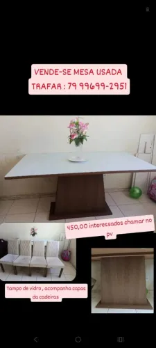 Mesa com 4 cadeias