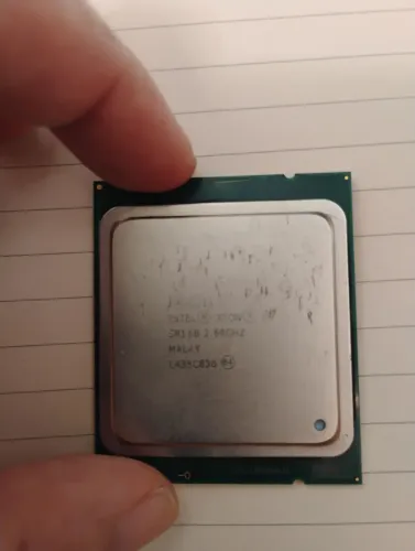 Processador Xeon 2650v2 2.60GHz + Duas memórias Ram 16 GB 12800 DDR3 de Servidor 