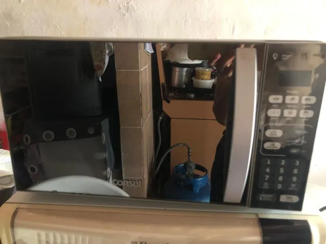 Vendo ( 2 ) Micro-ondas $100