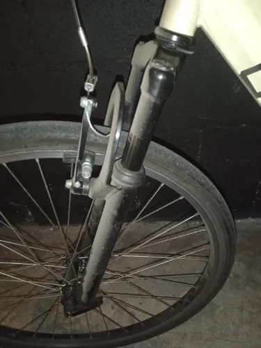 Bicicleta, aro 26, câmbio Shimano, usada.