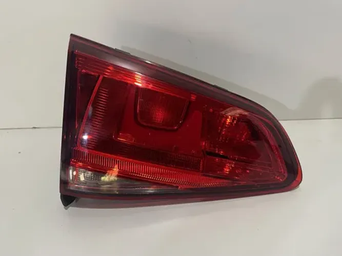 Lanterna Traseira Esquerda Tampa Vw Golf 2014 2015 Esquerdo/motorista Vermelho