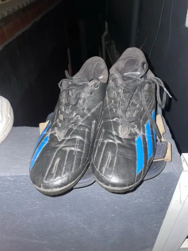Chuteira adidas