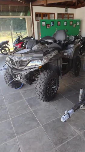 Quadriciclo cforce 1000