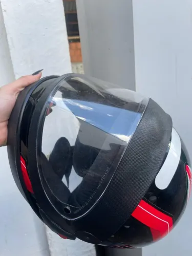 Vende-se Capacete - Bom