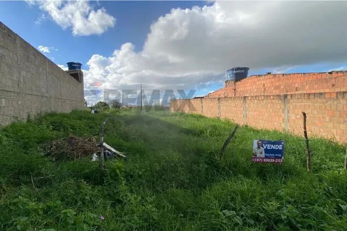 Terreno 220m² à venda no bairro Dom Hélder Câmara