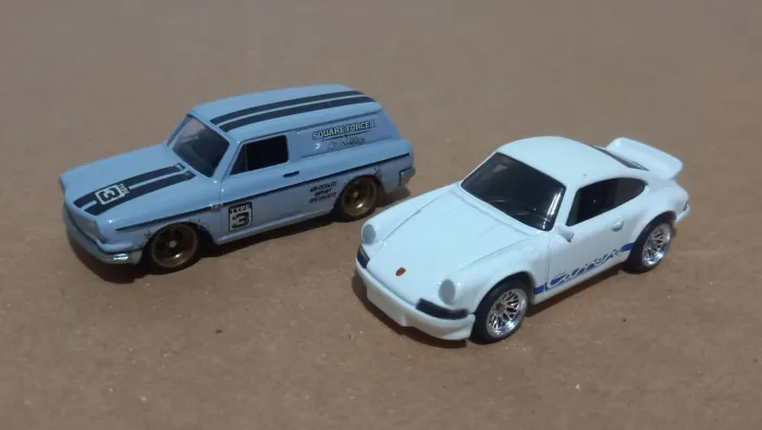 Miniaturas Hotwheels pneu de borracha.
