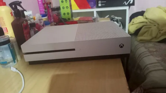 Xbox one s 500gb  2 controles 