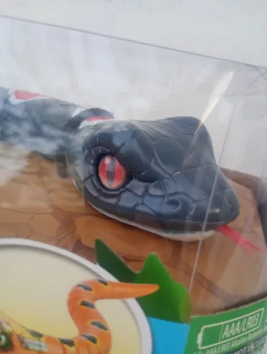 Cobra de brinquedo - seminovo - FAÇO OLX PAY!