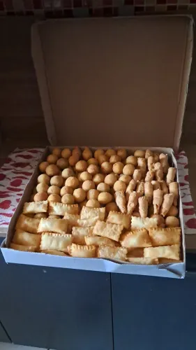 Salgadinhos para: casa , festas e lanches * pode pedir so 50 unid. 25 ,00.