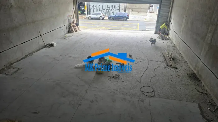 Galpão para Locação 300 m² + 48 m² de Mezanino , Av. General Pedro Pinho