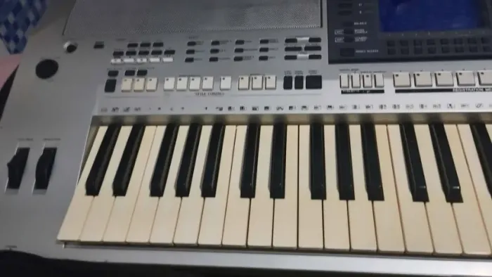 Teclado Arranjador Yamaha PSR SX-700