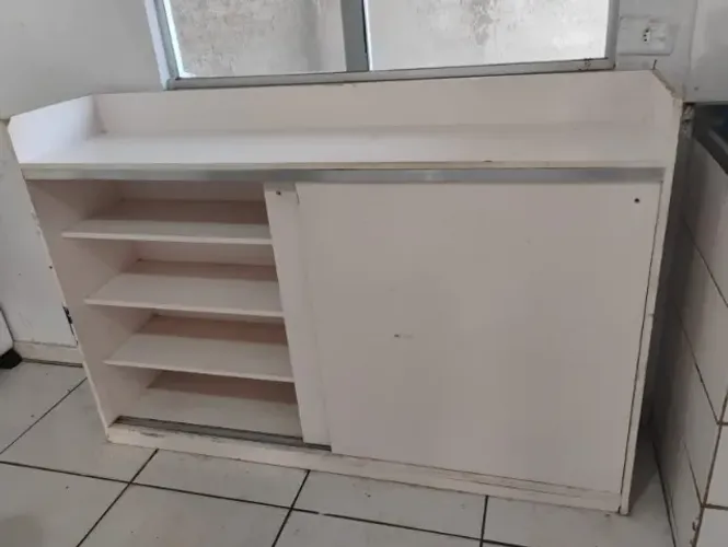 Vendo móveis em MDF e manequim. Retirar no Aureny 