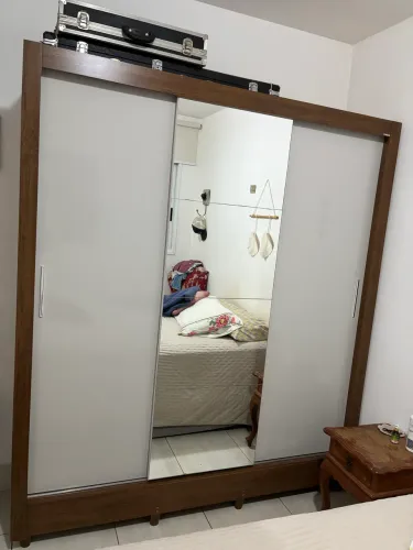 GUARDA ROUPAS SOLTEIRO com 3 portas de correr e espelho grande