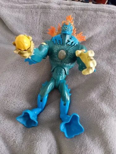 Boneco Mattel Elementor Água antigo usado.