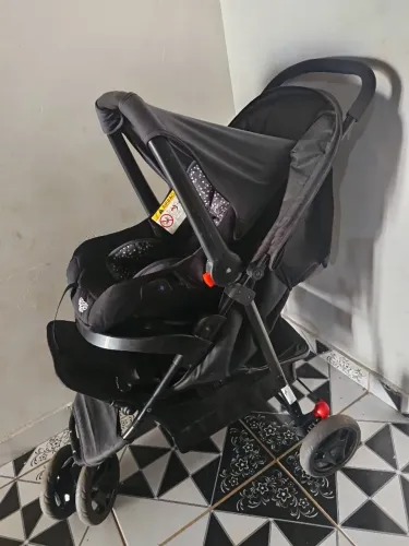 Carrinho e bebê conforto