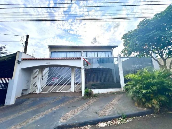 Sobrado Comercial próximo à Av. Higienópolis e Lago Igapó - Analisa permuta