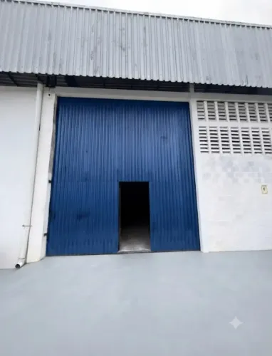 GALPÃO P/ LOCAÇÃO MEDINDO 300 M2 IDEAL P/ ARMAZÉM E INDUSTRIA.