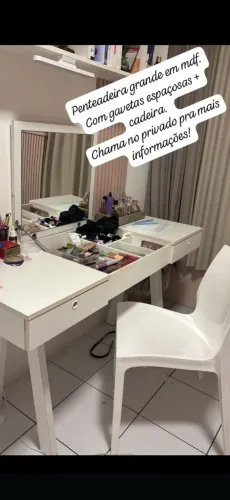 Penteadeira + cadeira toda boa