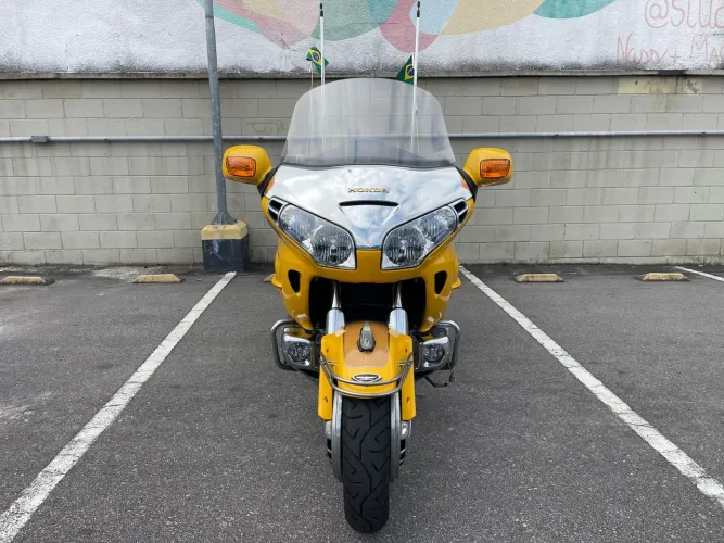 Moto impecável, sucesso onde passa,nada a fazer,no meu nome, confortável, ideal para patri