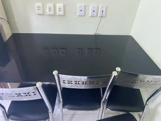Vende-se mesa de vidro 