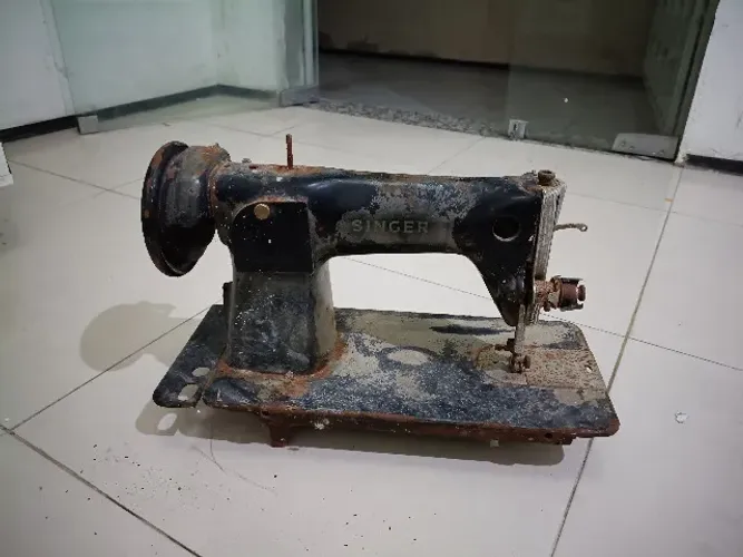 Máquina de costurar antiga