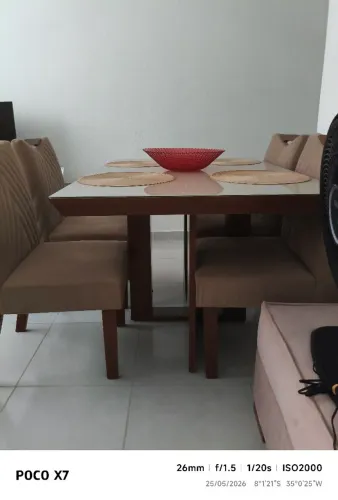 VENDO : MESA E 4 CADEIRAS
