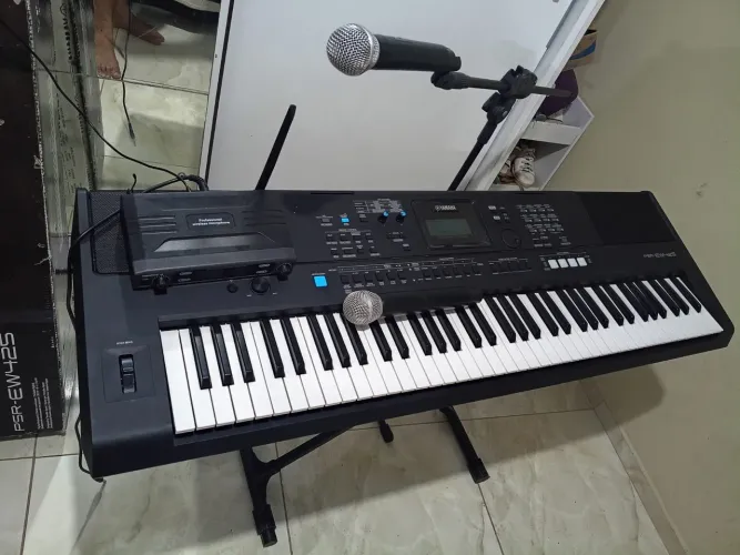 TECLADO YAMAHA PSR EW 425