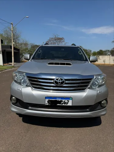 Toyota Hilux SW4 SRV D4-d 4X4 3.0 TDI Dies. AUT 2014