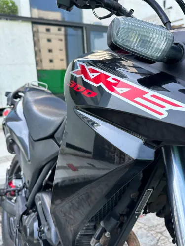 XRE 300 única 