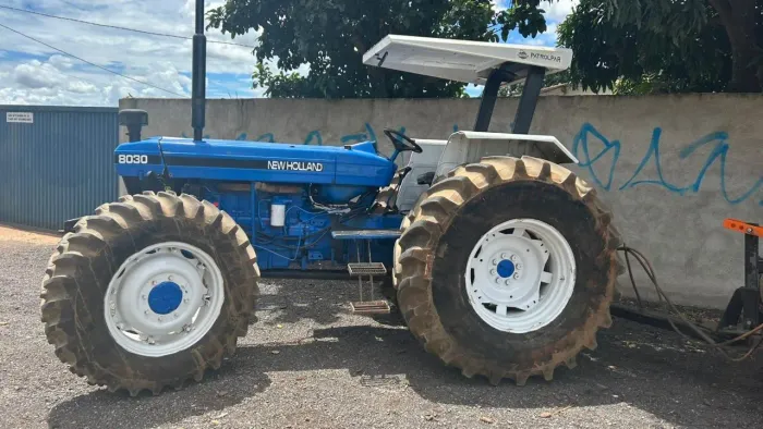 Trator com grade 8030
