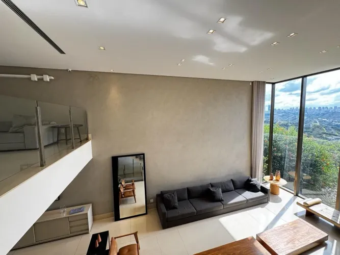 Casa de Alto Padrão com 700m², 4 Suítes e Vista Deslumbrante