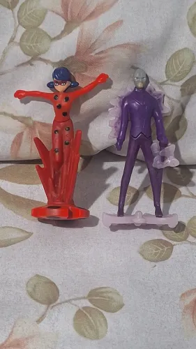 Ladybug e hawk moth do kinder ovo