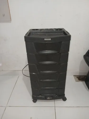 Carinho auxiliar de Cabeleireiro