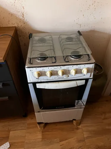 Fogão 4 bocas (so esta sujo por esta guardado e sem usar)