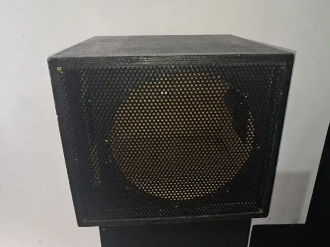 Vendo Gabinete para alto falante de 15 polegadas
