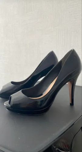 Sapato de salto tipo peep toe verniz - Tam - 35