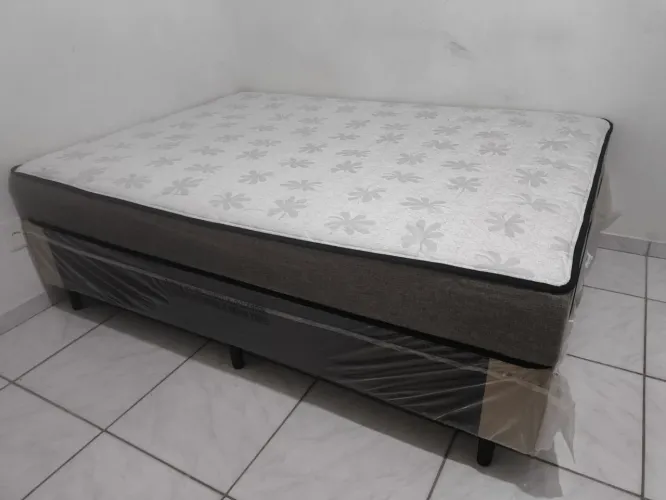 Cama de casal ensacadas