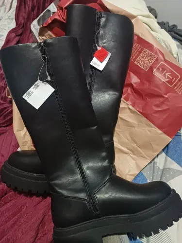 Vende-se bota nova nunca usada
