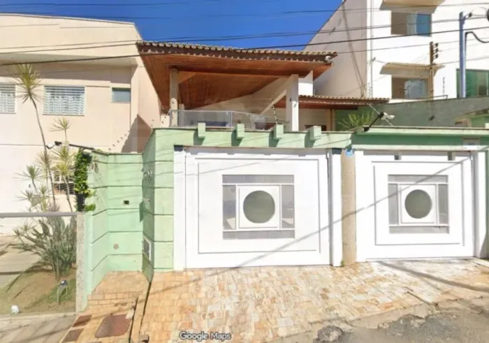 CARATINGA/MG  Imóvel com 03 suítes no bairro Dário Grossi