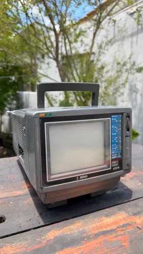 Televisão antiga portátil