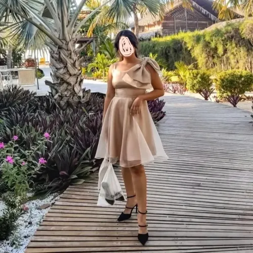 Vestido curto dourado/bege organza com laço 