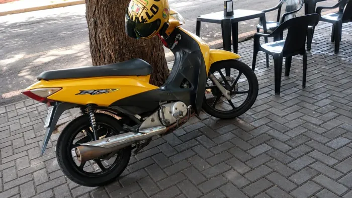 Vendo biz 125 moto boa