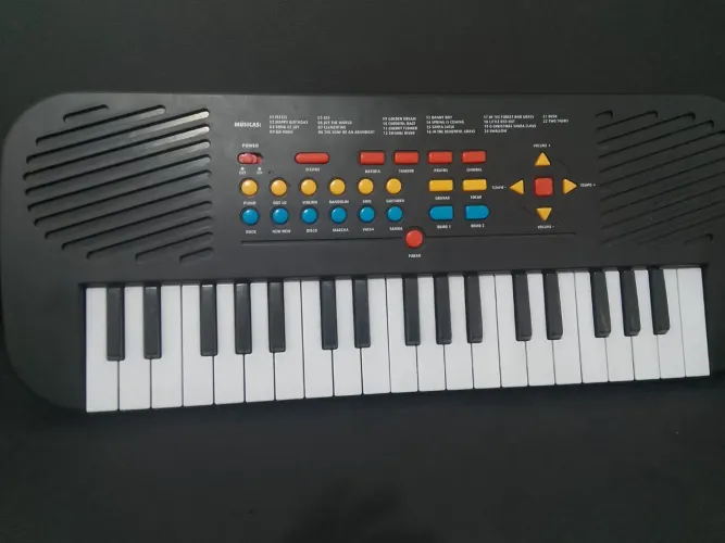 TECLADO ELETRÔNICO MÉDIO