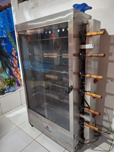 Vendo uma máquina de galeto em estado de nova