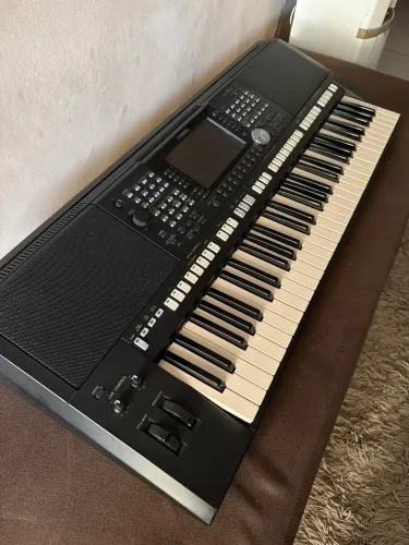 Teclado Yamaha psr s975