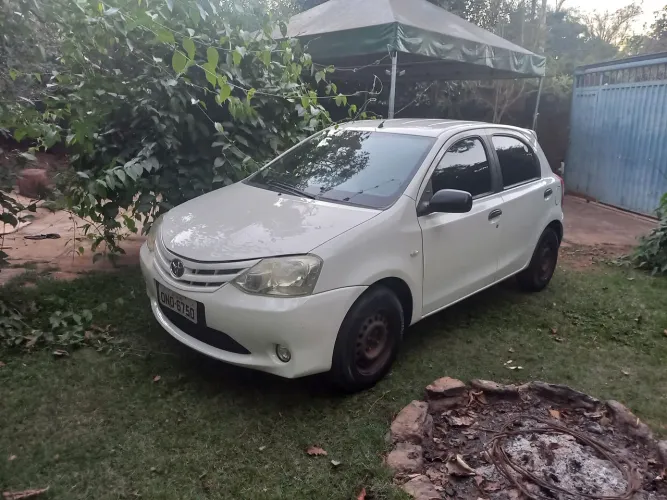 Toyota Etios X 1.3 Flex 16V 5P Mec. 2013