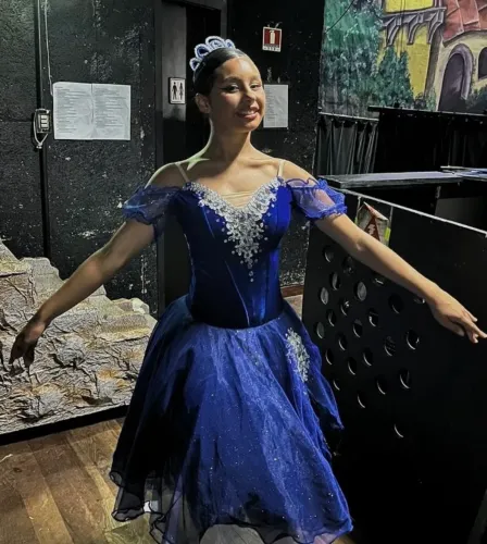 Figurino de ballet copelia ( valsa das horas )